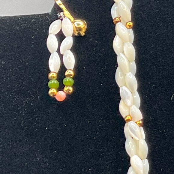 Vintage Coral, Jade & Pearl necklace and earrings - Picture 11 of 15